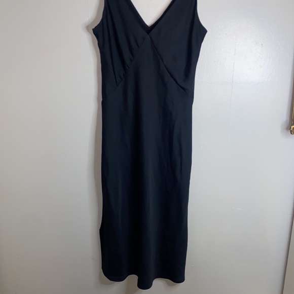 🎱NWT Beautiful Black V-Neck slip dress with slit up the side! - Picture 3 of 11